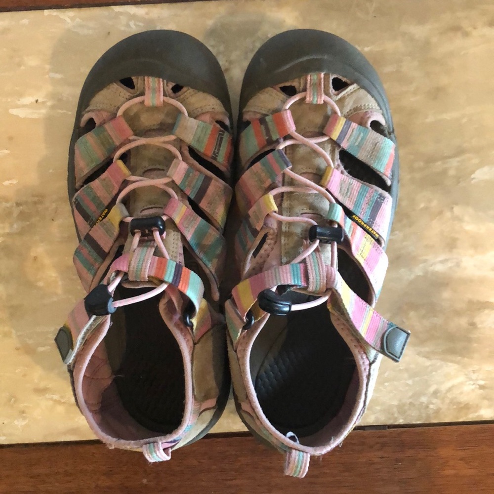 Keen water hiking sandals. Size runs big.